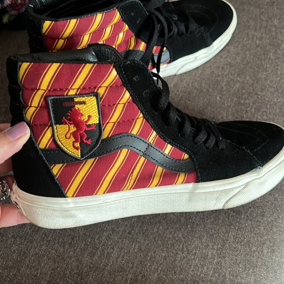 VANS x Harry Potter Gryffindor S8 Hi Top Limited Edition - Picture 3 of 11
